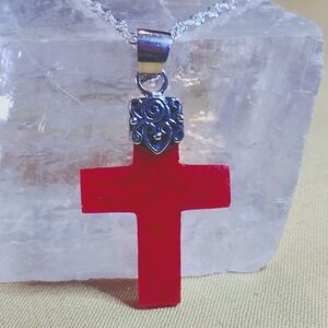 NATURAL RICH RED, CORAL AND STERLING SILVER CROSS PENDANT NECKLACE. 18-IN LONG.